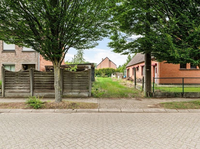 Découvrez ce magnifique terrain à bâtir d'une largeur de rue d'environ 10 mètres, situé à un emplacement stratégique le long de la Braakstraat à Brech