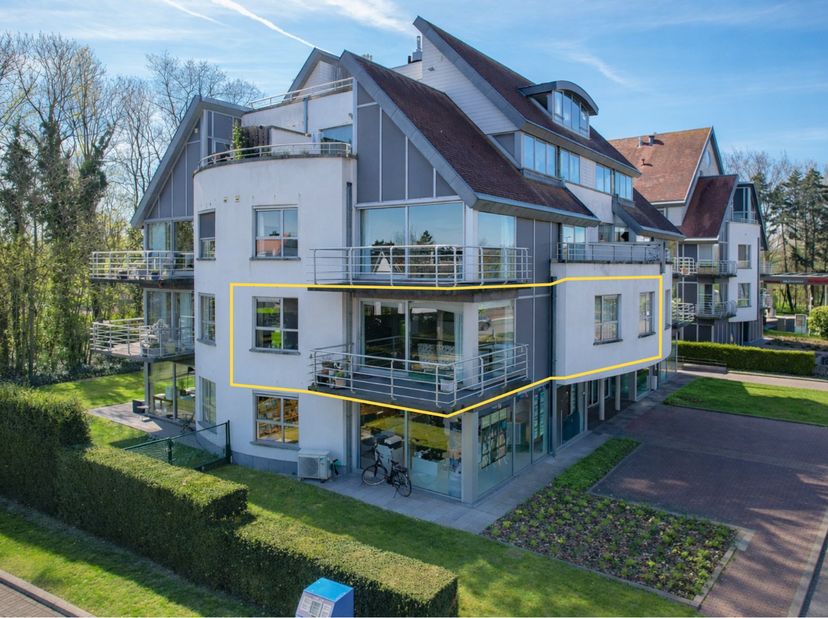 Instapklaar 2-slaapkamerappartement (89m² + 8m² terras) nabij de haven van Nieuwpoort.<br />
<br />
Op een toplocatie in het gezellige stadscentrum va