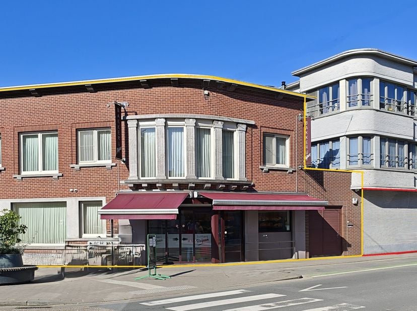 ABSOLUTE LOCALE TOPLIGGING, pal in het bruisende centrum van Gullegem, met uitgebreide parkeermogelijkheden. De centrale ligging van dit veelzijdige h