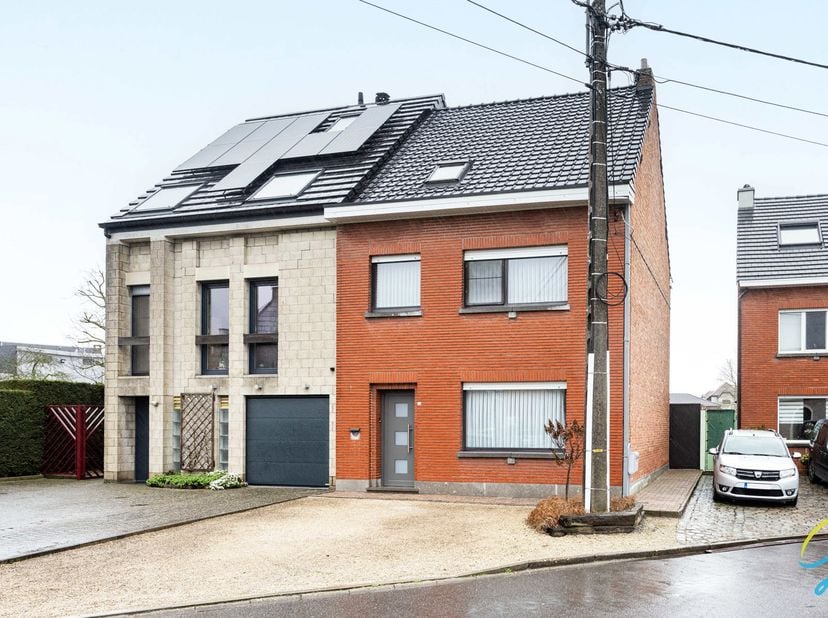 Te koop te Dendermonde: woning met 3 ruime slaapkamers en tuin.<br />
Deze woning biedt op het gelijkvloers een inkomhal, woonkamer, ruime keuken, dou