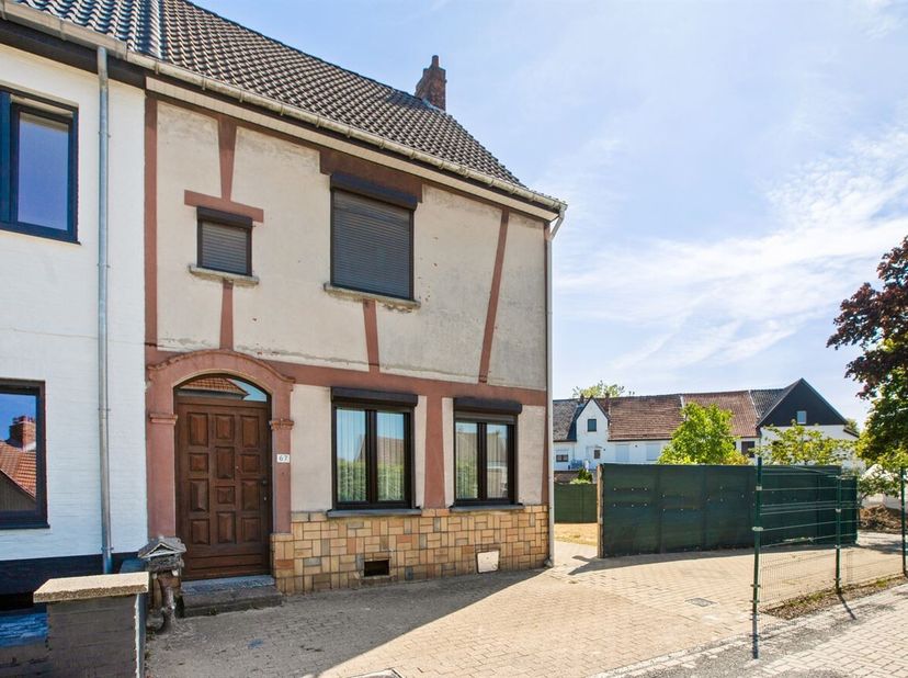 Charmante maison mitoyenne située près du centre de Genk<br />
Cette charmante maison mitoyenne bénéficie d'un emplacement calme à proximité du centre