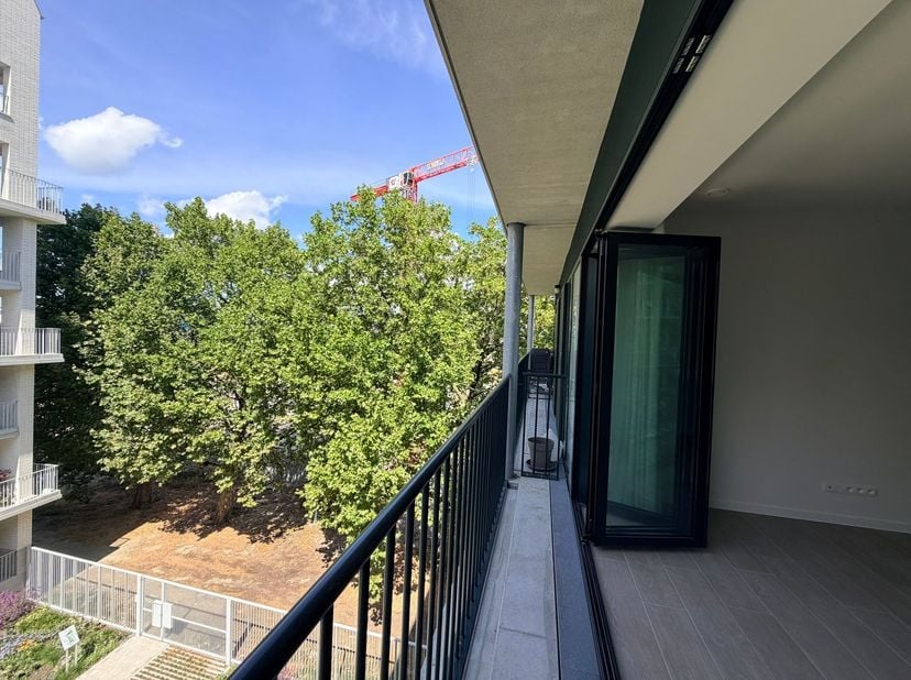 Appartement neuf d'une chambre avec place de parking à louer !<br />
 <br />
Situation : Appartement très bien situé sur la Slachthuislaan à Anvers,