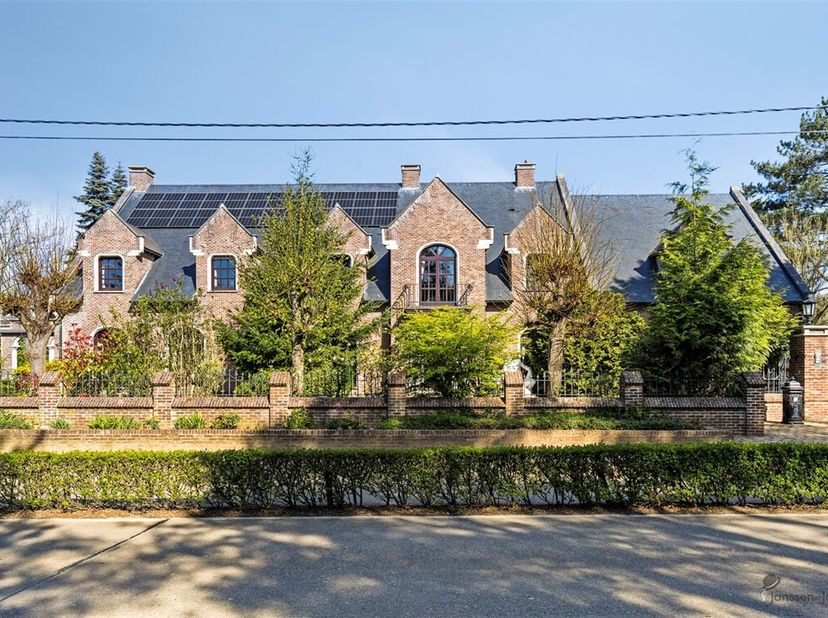Villa luxueuse avec espace et confort inédits, un joyau unique à Eindhout<br />
Entrez dans cette villa exceptionnelle d'une surface habitable de pas