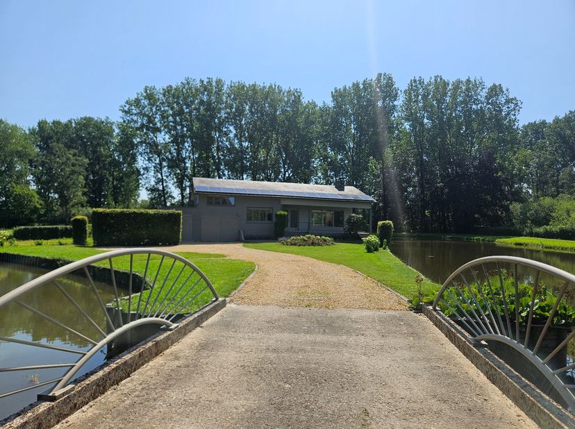 Deze charmante woning met 3 slaapkamers is rustig gelegen in Geel-Winkelomheide, te midden van een groene omgeving met vijvers en natuur. Tegelijk gen