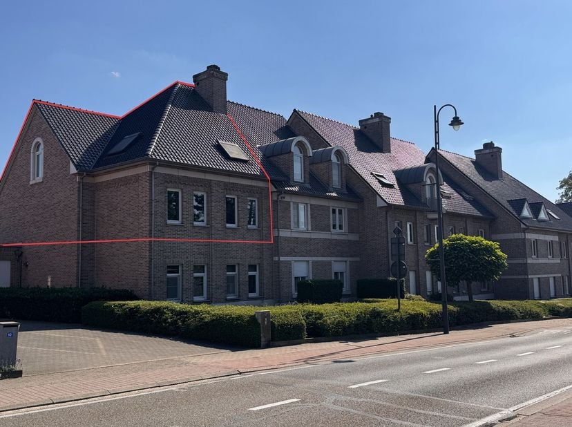 Wie droomt van een appartement waar ruimte, comfort en kwaliteit perfect samenkomen, zal zich hier onmiddellijk thuis voelen.<br />
Welkom in dit uitz