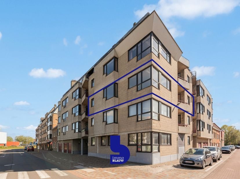 In de uitstekend onderhouden Residentie ‘Argus’ bevindt zich dit ruim hoekappartement van maar liefst 115 vierkante meter op de tweede verdieping, ber