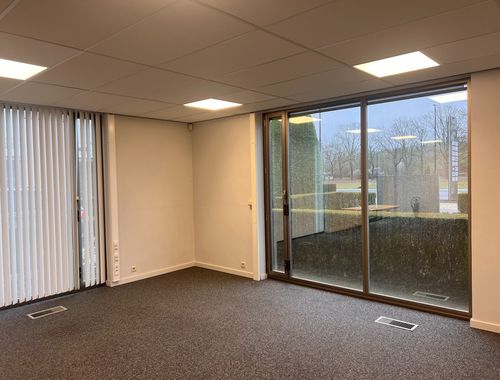                                         Bureaux à louer à Sint-Martens-Latem, € 1.625

