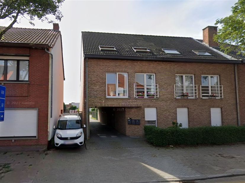 Ruim duplex-appartement in het centrum van Wuustwezel.  <br />
<br />
Ligging:<br />
Het appartement is gelegen in het centrum van Wuustwezel. Alle