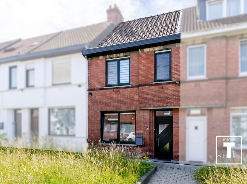 Deze verzorgde gesloten bebouwing is een ideale opportuniteit voor wie op zoek is naar een eerste eigen woning of een interessante investering. De won