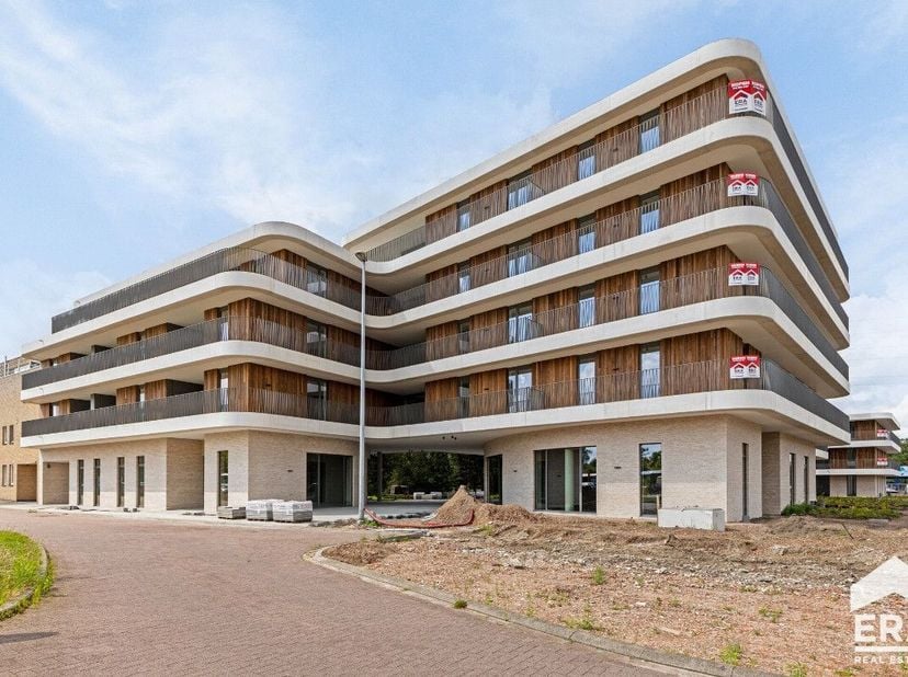 Commerciële ruimte op mooie locatie bij het station in het prachtige project Meysterhof te Lommel.