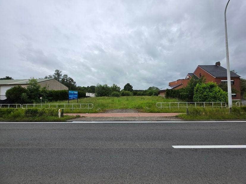 Op zoek naar een ruime bouwgrond in Aarschot?<br />
Langs de Liersesteenweg bieden wij deze 2 mooie percelen voor open bebouwing aan, met oppervlaktes