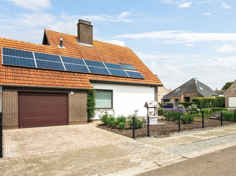 Maison prête à emménager avec 4 chambres et un jardin.<br />
Emplacement idéal dans un quartier résidentiel calme, à proximité du centre-ville.<br />