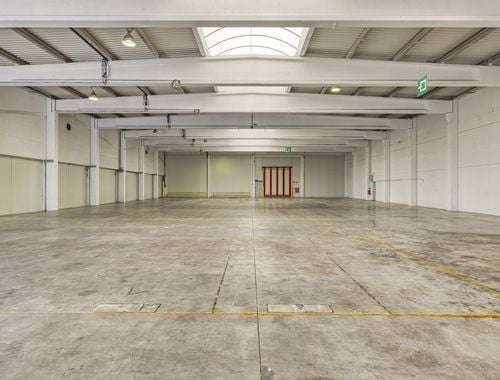                                        Entrepôt à louer à Kuurne, € 2.500
