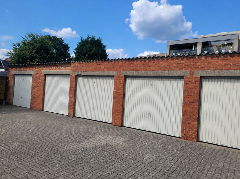 Garage à vendre
                    à 3600 Genk