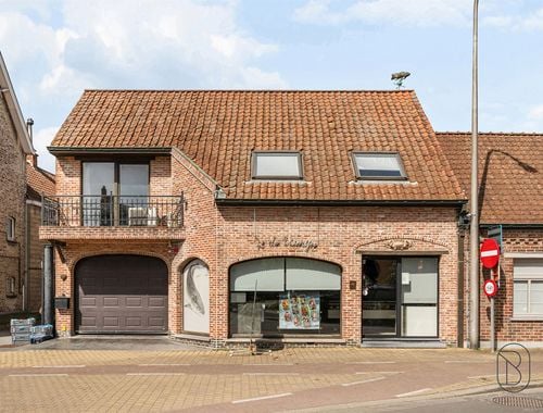                                         Handelspand met woonst te koop in Berchem, € 495.000
