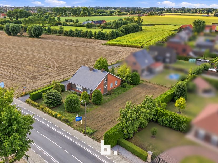 Huis te koop in Ardooisesteenweg 325,
                    8800 Roeselare