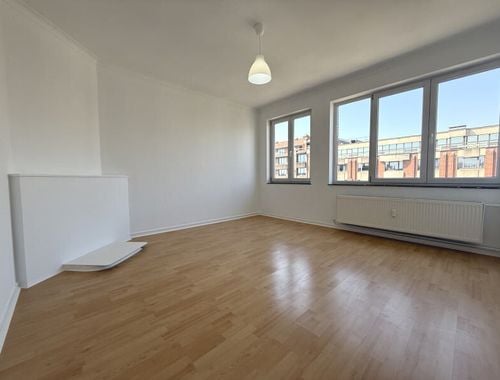                                        Appartement te huur in Evere, € 1.200
