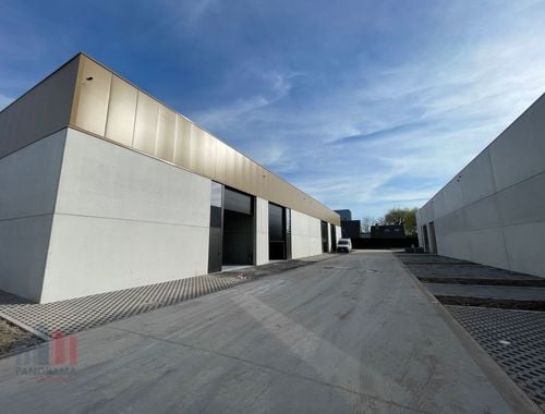                                         Bedrijfsgebouw te huur in Roeselare, € 957

