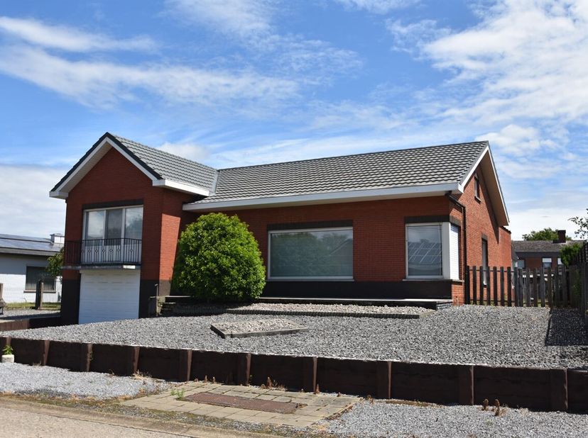 NIEUW BIJ ANIMO VASTGOED!<br />
Charmante en ruime splitlevel woning op een toplocatie vlak bij de Paalse Plas en E313<br />
In het mooie en rustig ge