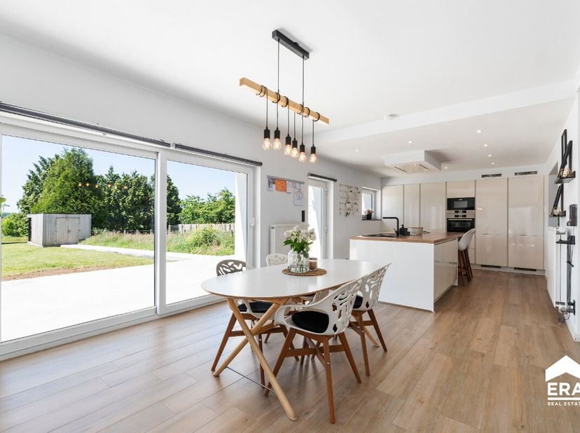 [[ DIT PAND NEEMT DEEL AAN DE ERA OPEN HUIZEN DAG OP 13/6 VAN 14:30 TOT 15:30 ]]<br />
Dit pand neemt deel aan de ERA Open Huizen Dag. Te bezichtigen