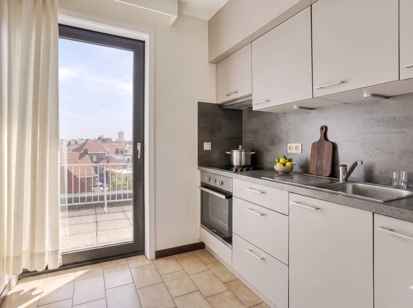 Ben je op zoek naar een betaalbaar appartement in het centrum van Roeselare? Dan is dit 1-slaapkamerappartement zeker een bezoek waard!<br />
<br />
H