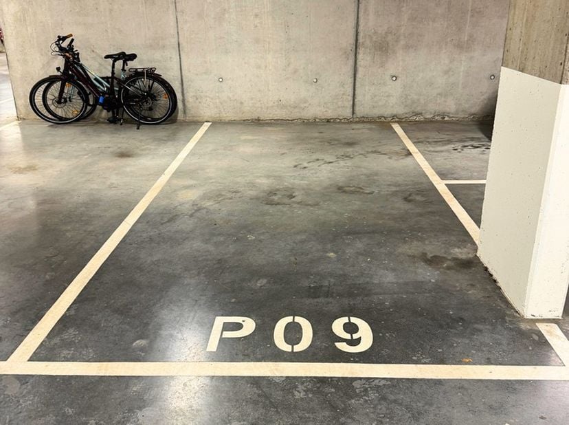 Immo Groot Leeuw vous propose cette place de parking à louer, située dans un parking fermé et sécurisé à Sint-Pieters-Leeuw. Cette place de parking es