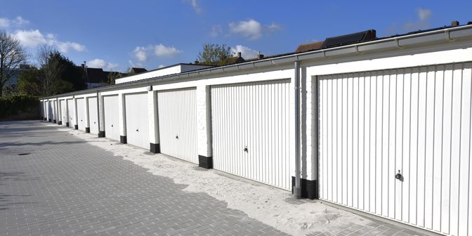 Garage te huur in Zandstraat 95 bus box 12, 8200 Sint-Andries