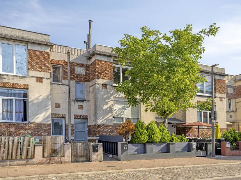 Vous recherchez une maison prête à emménager à vendre à Deurne dans un emplacement central ? Alors vous êtes au bon endroit au 55 De Berlaimontstraat