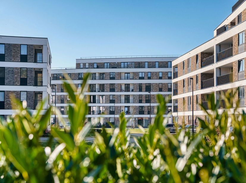 JAMBES – Dans un écrin de verdure, bel appartement contemporain (3CH/1SDB) de 117,40 m² situé au 2ème étage de la résidence « ARTEMIS ». Il se compose