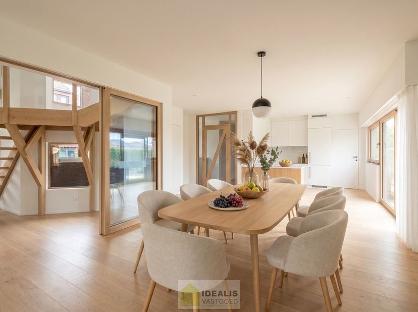 IDEALIS VASTGOED – VERZORGDE GEZINSWONING MET 2 SLAAPKAMERS (MOGELIJKHEID TOT MEER) OP AANGENAAM PERCEEL VAN 11A 28CA. - De woning omvat +- 190m² bewo