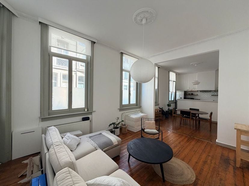 Gelijkvloers 1-slpk appartement te huur in Oud Berchem<br />
Ligging: het appartement ligt op een centrale en gegeerde locatie in Berchem, met vlotte