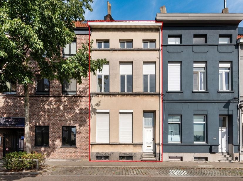Huis te koop in Bredabaan 138,
                    2170 Merksem
