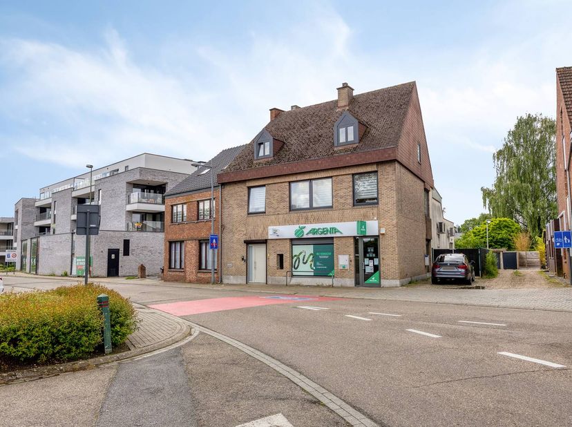 Welkom in het Burgemeester Heymansplein 6 te Beverlo!<br />
<br />
In het hart van Beverlo-centrum, op een uitstekend bereikbare en zichtbare locatie,