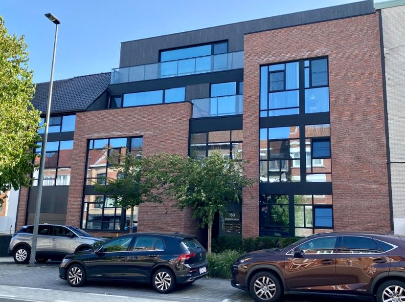 Dit appartement is beschikbaar vanaf 1 oktober 2026!&amp;nbsp;<br />
Parkeerplaats mee te huren aan € 85,00 / maand&amp;nbsp;(verplicht bij te huren!)<br />
V