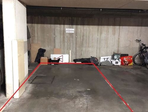                                         Staanplaats te koop in Hoboken, € 15.000
