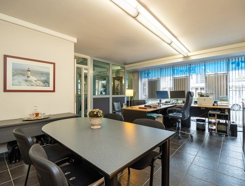                                         Bureaux à vendre à Burcht, € 174.000
