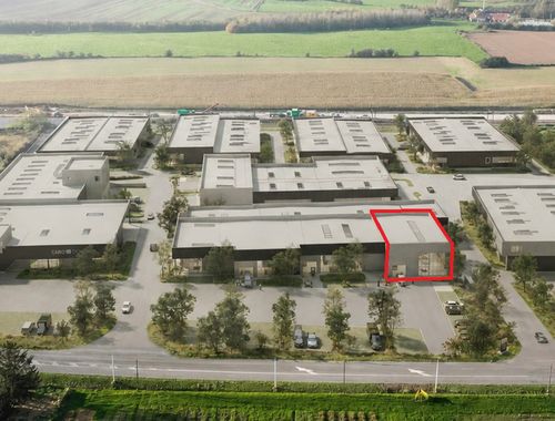                                        Entrepôt avec bureau à vendre à Lillois-Witterzée, € 890.575
