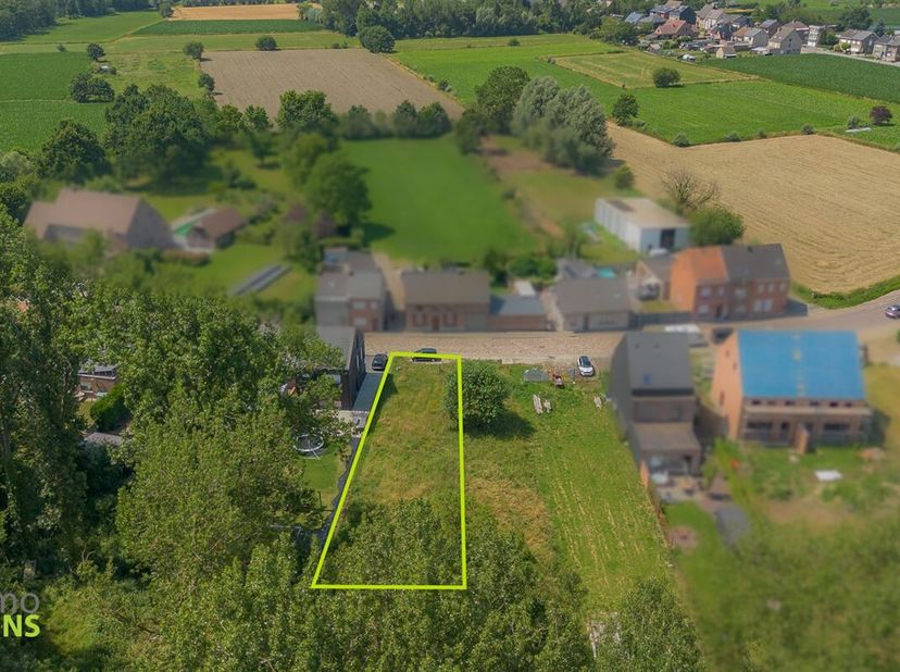 Bouwgrond voor halfopen bebouwing te Lebbeke<br />
Ontdek deze prachtige bouwgrond voor een halfopen bebouwing op een gunstige ligging nabij het poelb