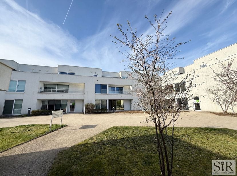 Zoekt u een plek met de garantie op warme zorg, maar wil je nog steeds zelfstandig zijn? Dan is deze serviceflat perfect voor jou! In residentie Felix