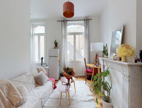                                         Studio te huur in Brussel, € 900
