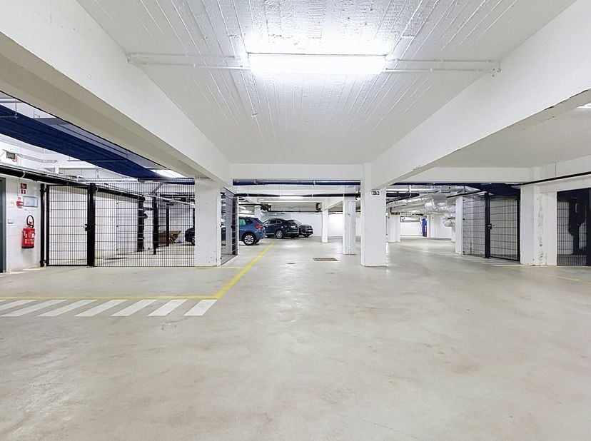 MONT DES ARTS / GARE CENTRALE – Idéalement situé à proximité immédiate du Mont des Arts et de la Gare Centrale, bel appartement entièrement rénové en