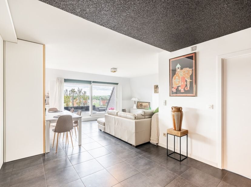 In het hartje van Koksijde Bad vinden we de recente (bouwjaar 2014) residentie Amatus die deel uitmaakt van het standingvolle project Coxy 3000. Dit g