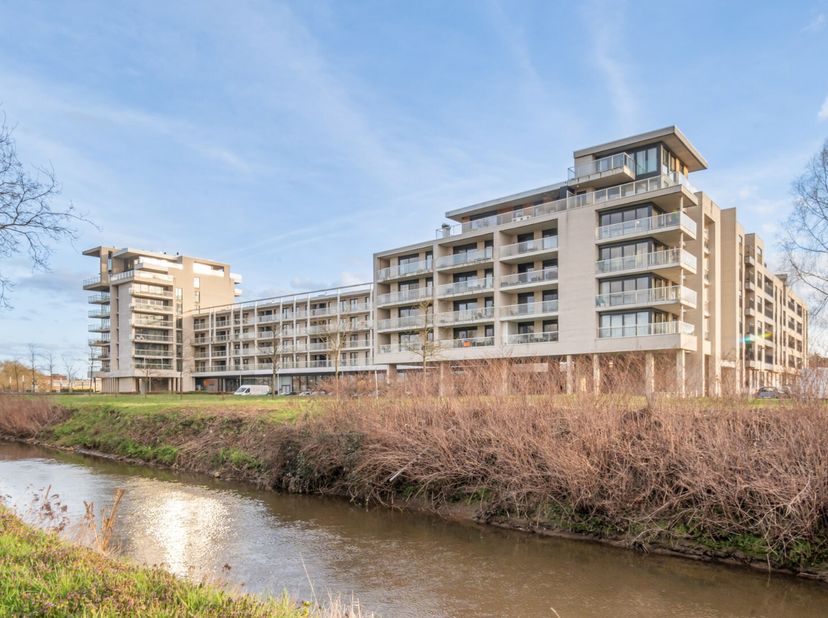 Bent u op zoek naar en jong en stijlvol appartement in een bruisende omgeving?<br />
Dit prachtig appartement (eind 2025 totaal gerenoveerd) in reside