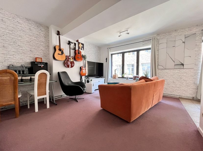 Dit comfortabel appartement is gelegen op de 1ste verdieping van een kleinschalige residentie op een steenworp van historische markt en pal in het cen