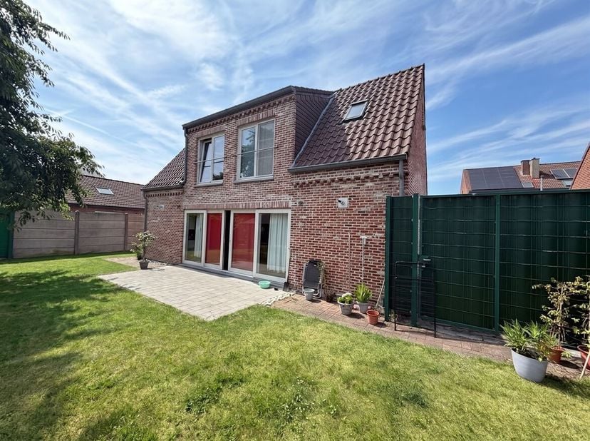 Ontdek deze karaktervolle woning!<br />
Ligging: verbindingsweg tussen Kapellen en Leugenberg, vlotte verbinding naar Hoogboom en centrum Kapellen, na
