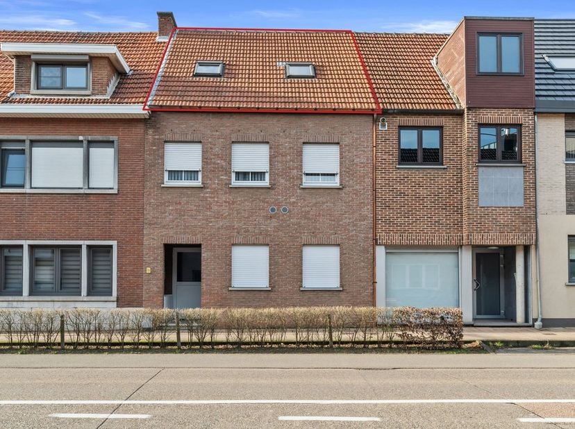 Studio op de 2e verdieping te koop, gelegen in het centrum van Paal, op wandelafstand van diverse winkels en met een vlotte aansluiting op de oprit va