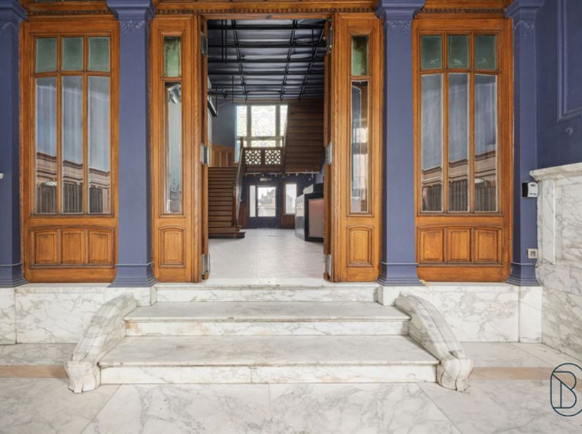 OPPORTUNITÉ UNIQUE. Magnifique MAISON DE MAÎTRE avec un énorme potentiel (bureaux, cabinet, B&amp;B) pour les personnes à la recherche d'espace ! Située e