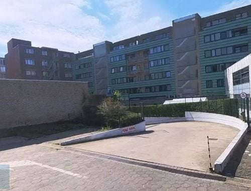                                         Place de stationnement à louer à Genk, € 90
