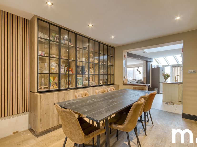 Bent u op zoek naar een ruime woning met hoogwaardige afwerking? <br />
Deze stijlvolle woning biedt alles wat u zoekt!<br />
Instapklaar en gebouwd m