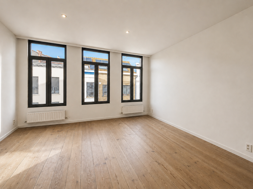 Dit gezellige duplexappartement bevindt zich in een prachtig gerenoveerde herenwoning aan de Begijnenvest. Een ideale ligging, met enerzijds het groen